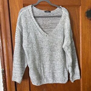 Chic V-Neck Sweater in Light Gray